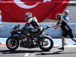Millî motosikletçi Toprak Razgatlıoğlu, Fransada 3te 3 yaptı