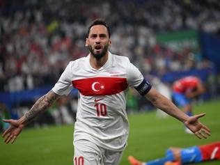 Hakan Çalhanoğlu milli formayla dalya diyecek