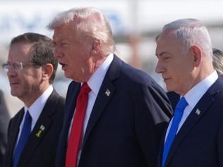 SON DAKİKA... ABD Başkanı Trump İsrailde: Havalimanında Netanyahu karşıladı Tel Avivden dikkat çeken görüntü...