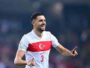 Altın Kafa Merih Demiral Yıldız stoperden evinde tarihi performans...