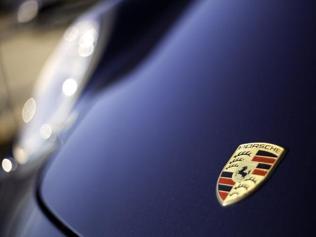 Yüzlerce Porsche sahibi neye uğradığını şaşırdı Uydu ile bloke edildiler, aynı anda bozuldular