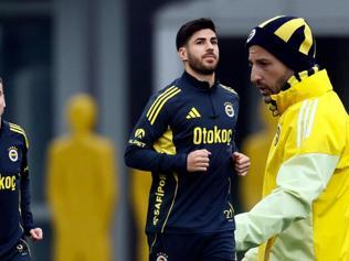 Fenerbahçede Domenico Tedesco, Beşiktaş derbisi öncesi sistem değişikliğine gidiyor