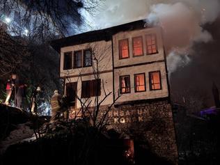 Karabükte 200 yıllık tarihi konak yandı