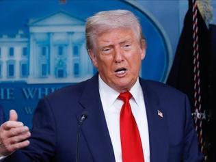 Trump: İran ağır darbeler alıyor, masaya oturmak istiyor