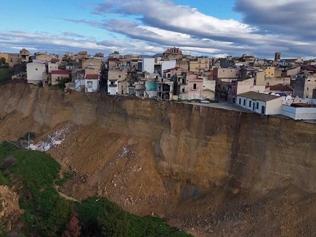 İtalyada Harry Kasırgası felaketi… 4 kilometre uzunluğundaki hatta toprak kayması