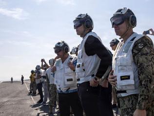 Umman temaslarında dikkat çeken detay: Witkoff ve Kushner, USS Abraham Lincolnü ziyaret etti