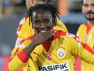Galatasaray, ilklerin gecesinde grubunu lider tamamladı