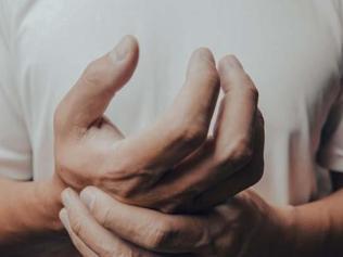50 Yaş Sonrası Artan Parkinson Riski: Hareketlerde Yavaşlama ve Koku Kaybı Gibi Erken Bulgulara Dikkat