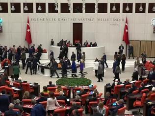 Mecliste gündem yine yoğun... Fahiş site aidatları ve okul saldırıları görüşülecek