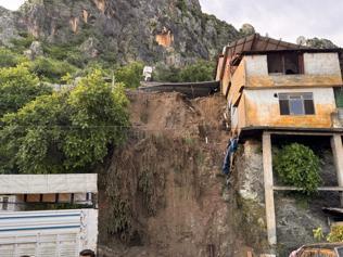 Türkiye sağanak altında... Hatayda sağanak nedeniyle ev çöktü: Kent genelinde 2 ölü