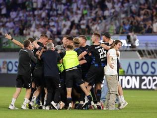 Wolfsburg, 30 yıl sonra küme düştü Paderborn, Bundesligada...