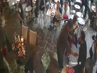 AVMde vahşet: Dövmen çok güzel abi dedi yaklaşıp bacağından vurdu