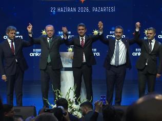 SON DAKİKA Rozeti Cumhurbaşkanı Erdoğan taktı: CHPli belediye başkanı AK Partide
