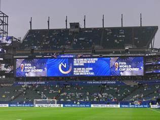FIFA Dünya Kupasındaki yeni kural, Fransa-Irak maçında uygulandı Maç 2 saat durdu...