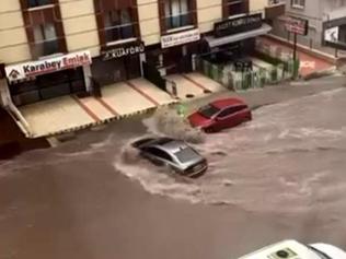 Meteoroloji başta İstanbul ve Ankara olmak üzere uyarmıştı: Sağanak sele neden oldu