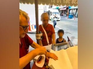 Çocuğu için lahmacun almak isteyen kadına 5ten az satmam demişti: Tezgahı kaldırıldı