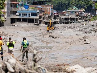 Nepaldeki selde can kaybı bin 100ü aştı