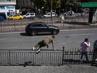 İstanbulun göbeğinde yayaların bariyer imtihanı
