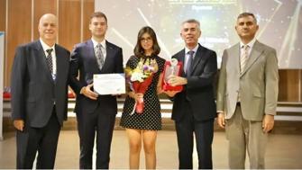 ‘Taşacak Bu Deniz’in Fadime’si Zeynep Atılgan’dan büyük başarı Fizik alanında onur ödülüne layık görüldü