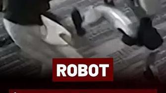 İnsansı Robot Geliştiricisine Tekme Attı İşte Kontrolden Çıkan Robot...