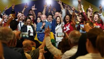 Brezilyada zafer yine Lula da Silvanın