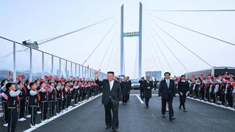 Öldü dedikleri Kim Yong-Un, Çin sınırında çıktı