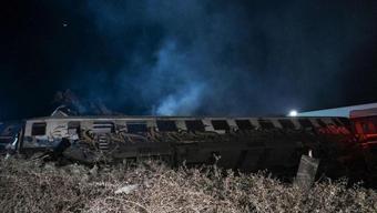 Yunanistanda tren faciası Ulaştırma Bakanı istifa etti