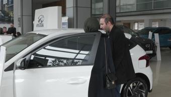 Sıfır otomobil neden yok Bayilerde kuyruk var araç yok