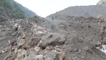 Deprem ile oluşan göl köylüleri korkutuyor