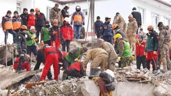 İşte dakika dakika deprem gecesi yaşananlar MSB ve Jandarma Meclis’te anlattı