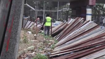 Fırtına çatıları uçurdu