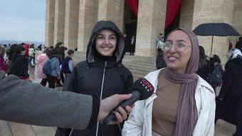 Yağışa rağmen çocuklar Anıtkabire akın etti