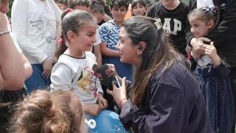 Afet bölgesinde 23 Nisan Fulya Öztürk aktardı
