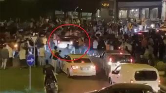 Bursada otomobil kutlama yapan Galatasaray taraftarlarının arasına daldı