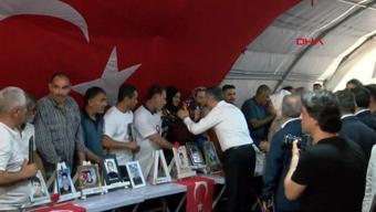 Bakan Yerlikaya’dan evlat nöbetine ziyaret