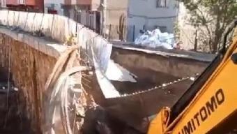 Sarıyerde yol çöktü, çevredeki binalar tahliye edildi
