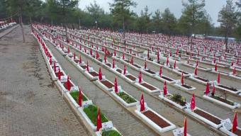 Maraş deprem mezarlığında hüzünlü bekleyiş