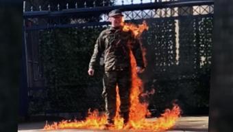 ABDyi sarsan Gazze eylemi Kendini ateşe veren asker hayatını kaybetti