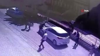 Sokak ortasında dehşet kamerada Önce darbetti ardından otomobiliyle çarptı