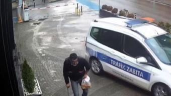 Sakaryada sakat taklidi yapan dilenci, zabıtayı görünce maraton koşucusuna döndü