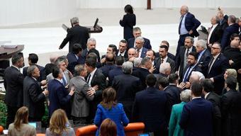Mecliste İmamoğlu tartışması Kolonya şişesi fırlatıldı | Video Haber