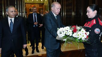 Cumhurbaşkanı Erdoğan: Emniyet birimlerimiz estirilmek istenen eşkıyalığa fırsat vermemiştir