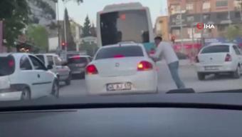 Kahramanmaraşta trafikte kavga: Tekmeler ve yumruklar havada uçuştu