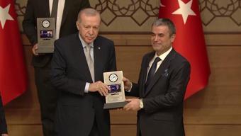 CNN TÜRK yılın televizyonu seçildi… Ödülü Demirören Medya TV Grup Başkanı Murat Yancı aldı