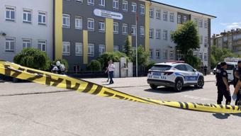 Okulda dehşet anları Öğretmene silahlı saldırı