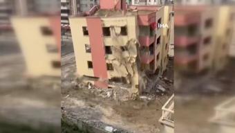 O anlar kamerada… Hatay’da 4 katlı bir bina saniyeler içinde yerle bir oldu