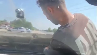 Arızayı bulmak için akılalmaz bir yol denedi, ustayı motorun içine bindirdi