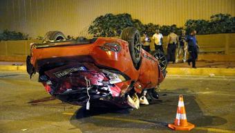 Hatayda otomobil yayaların arasına daldı: 3 ölü