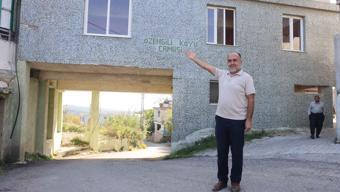 Mahalleli uygun yer bulamayınca... Bu camiyi görenler şaşırıyor