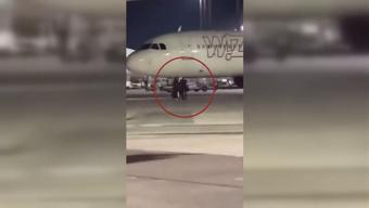 İşte o anlar Uçağı kaçırdılar piste daldılar